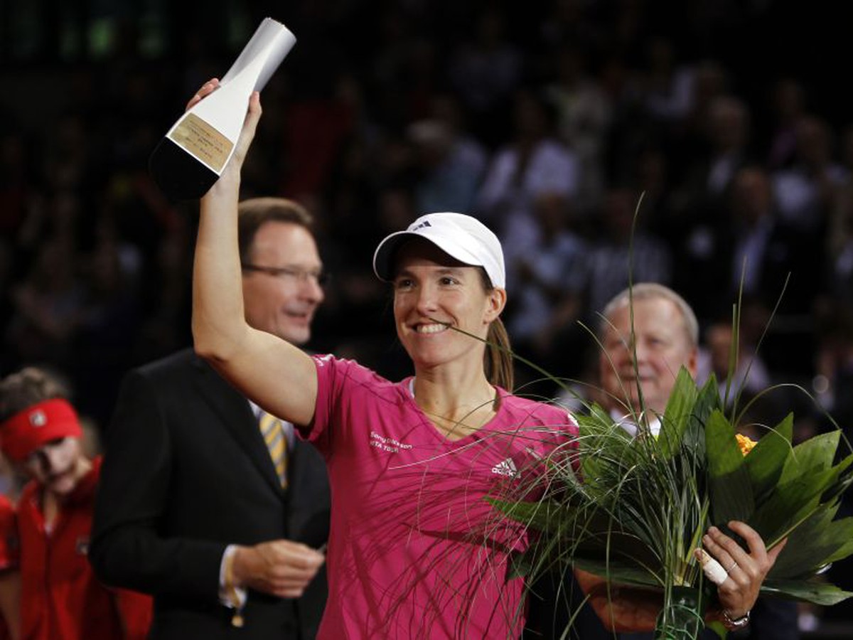Justine Heninová s trofejou
