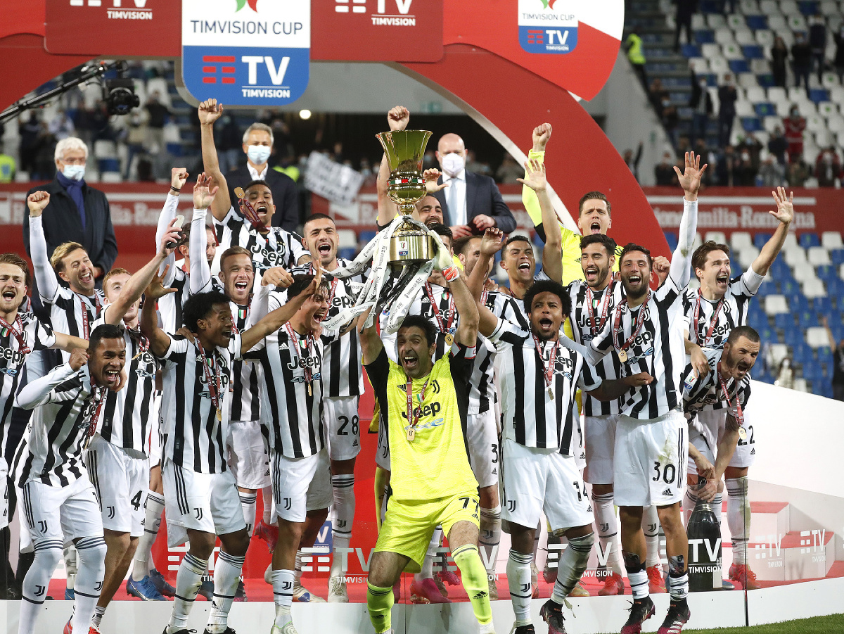 Hráči Juventusu oslavujú triumf v Coppa Italia