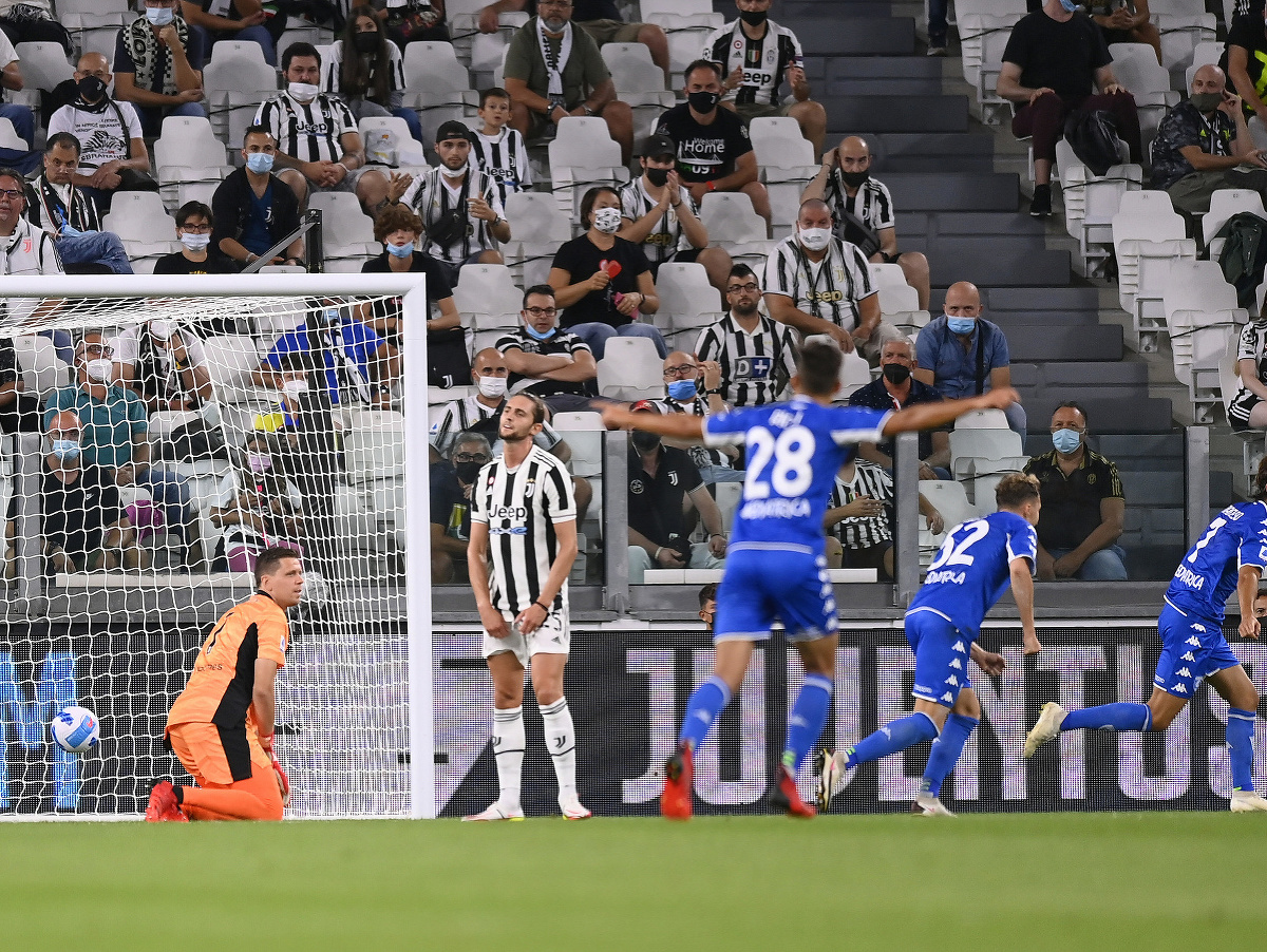 Leonardo Mancuso strieľa gól do siete Juventusu Turín