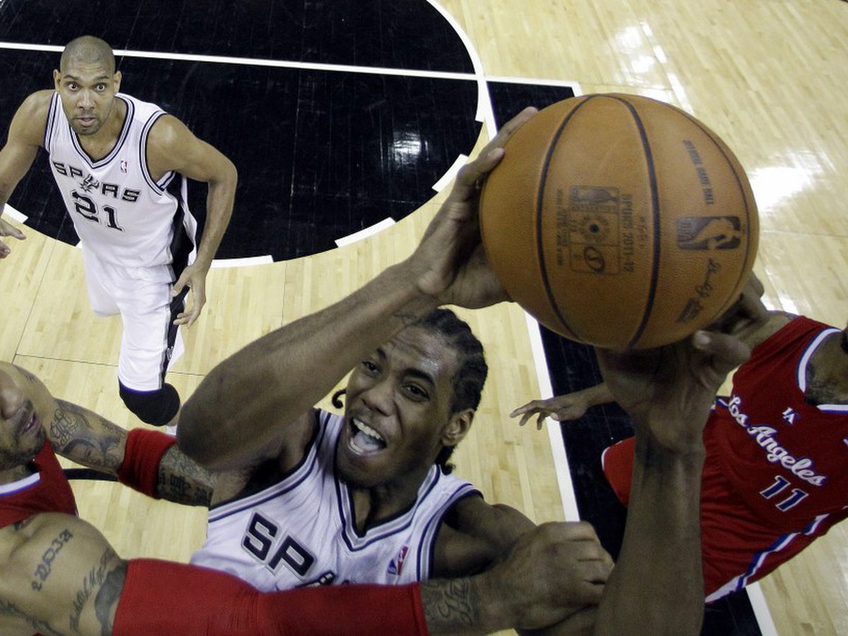 Kenyon Martin sa snaží brániť Kawhiho Leonarda