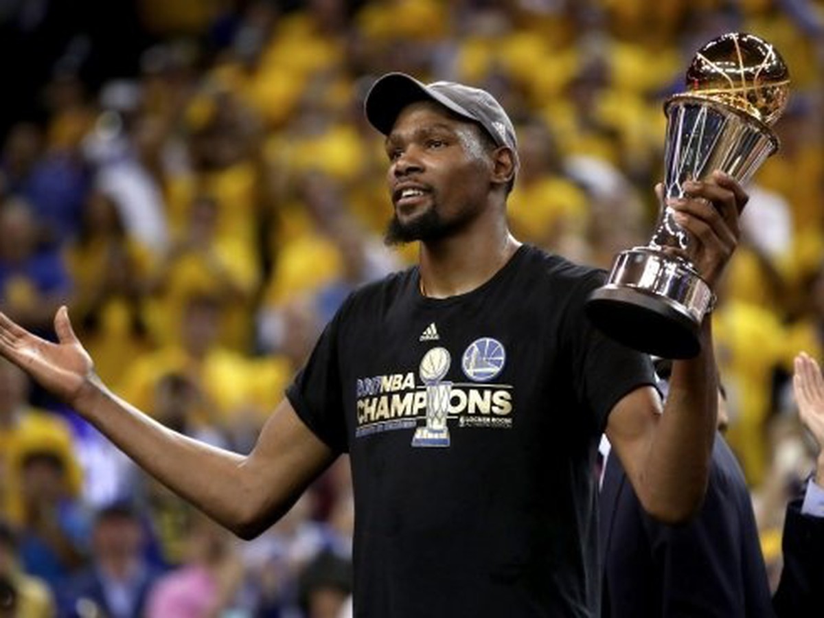 Kevin Durant sa teší z triumfu vo finále NBA