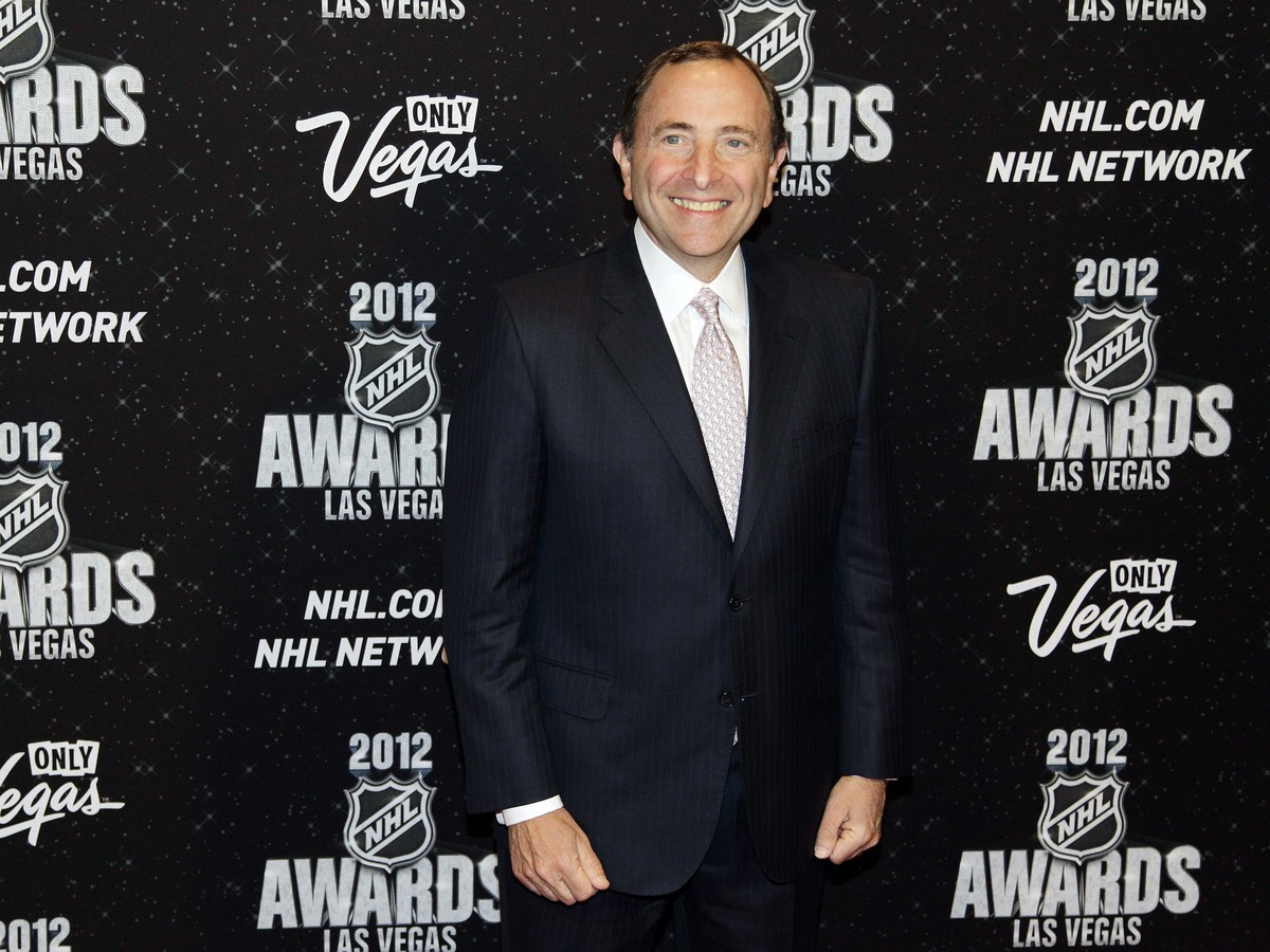 Komisára NHL Garyho Bettmana čakajú ťažké dni