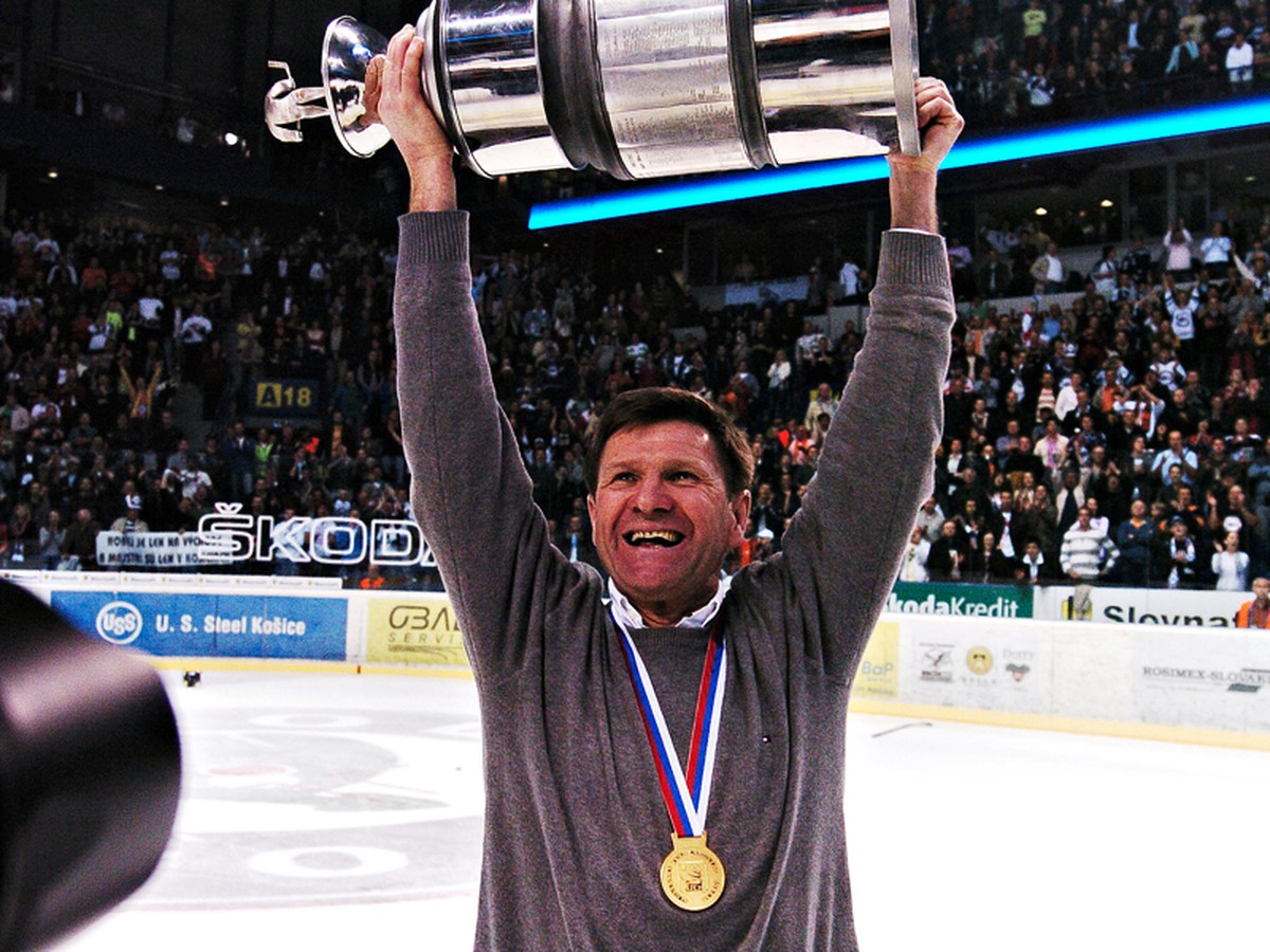 Rostislav Čada s trofejou majstra