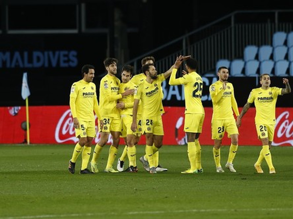Futbalisti Villarrealu oslavujú gól