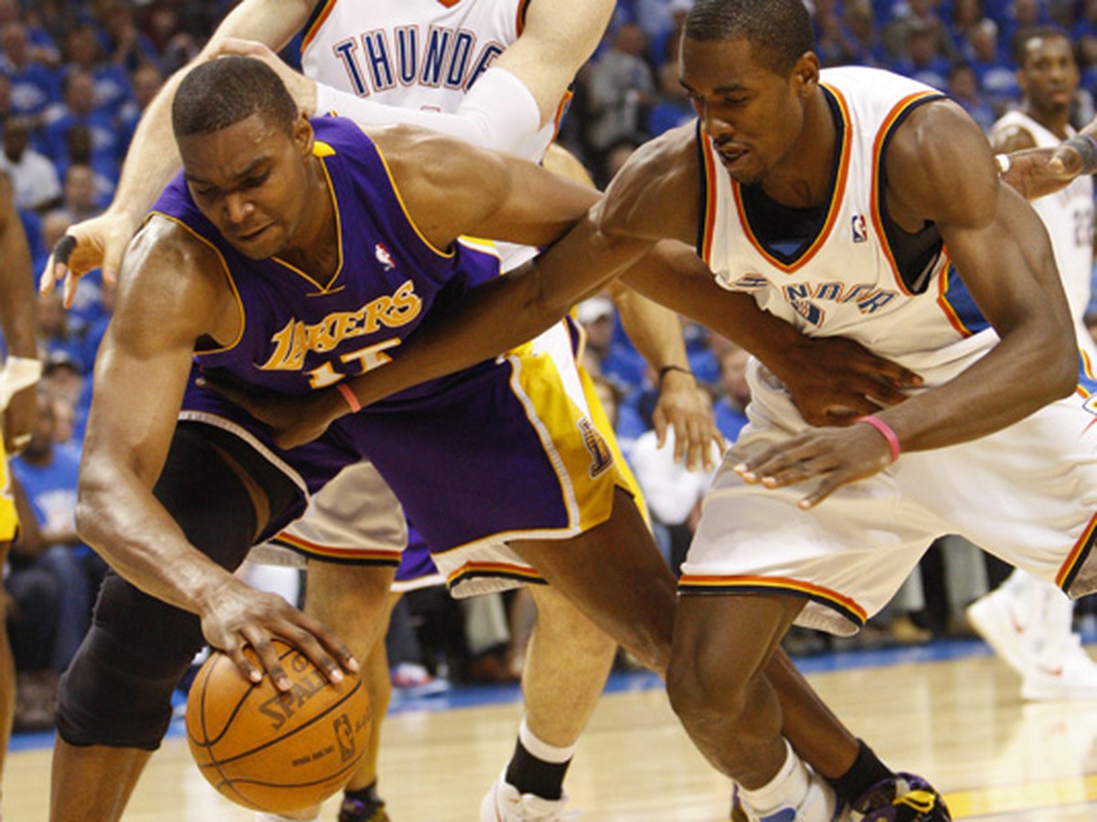 Andrew Bynum a Serge Ibaka