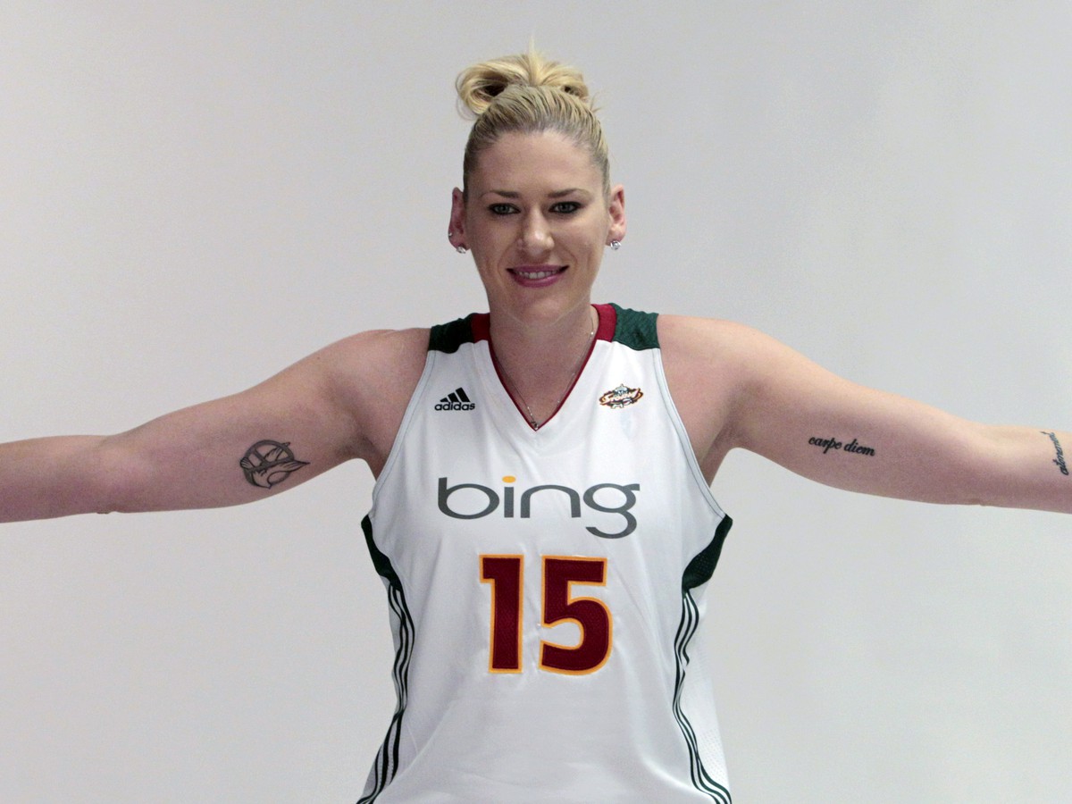 Lauren Jacksonová v drese Seattlu