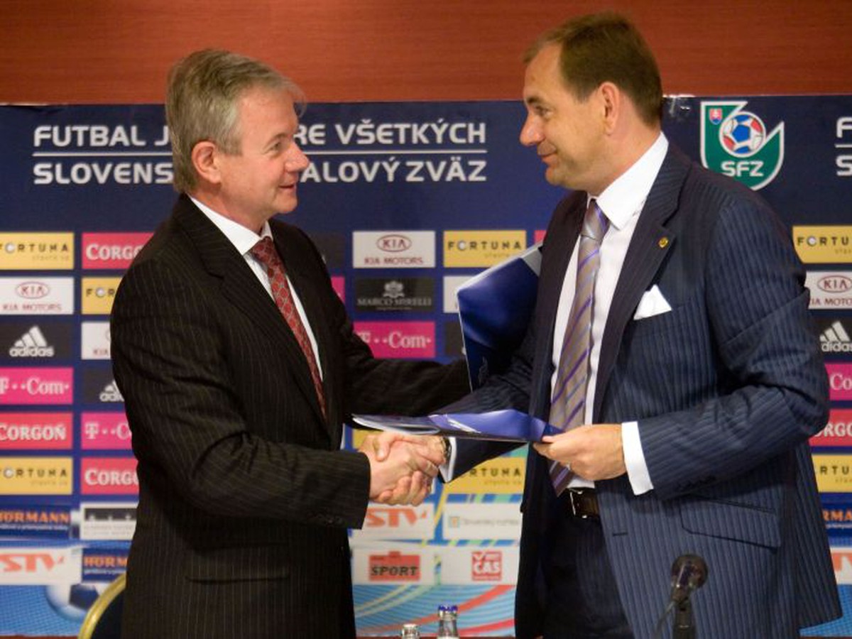 Vladimír Weiss a František Laurinec po podpise zmluvy
