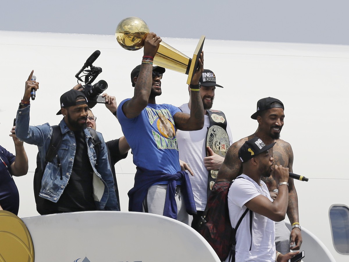 LeBron priviezol trofej do Clevelandu