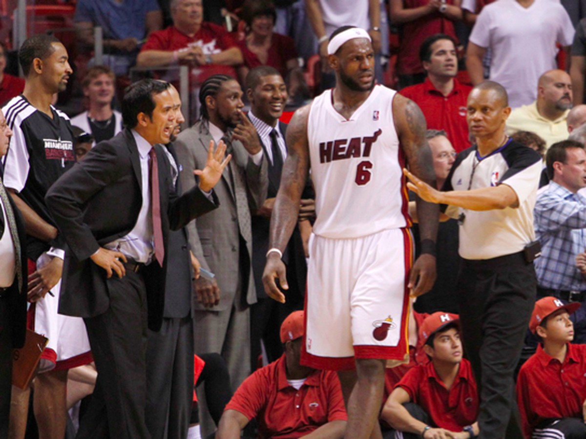 Lebron James v zápase s Bostonom