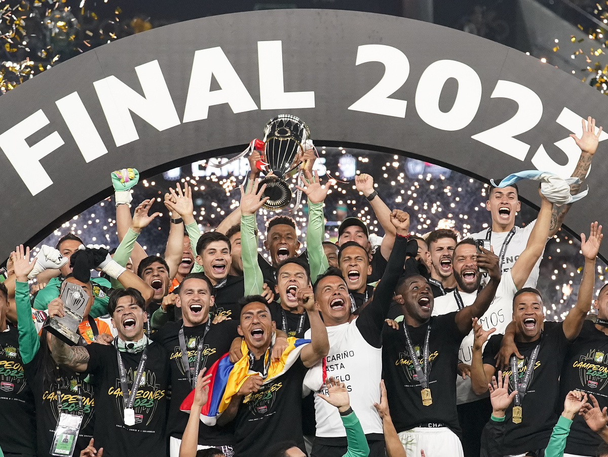 Futbalisti tímu Leon Mexico sa tešia, keď triumfovali po prvý raz v histórii v Lige majstrov zóny CONCACAF
