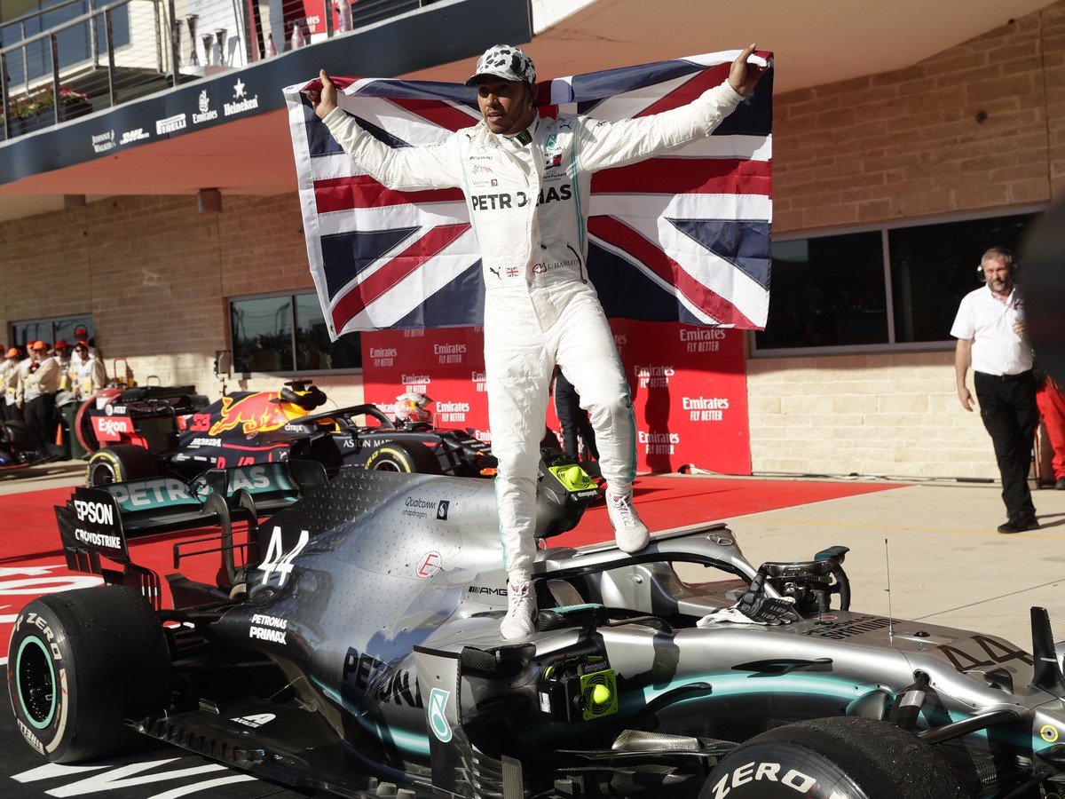 Lewis Hamilton a jeho oslavy šiesteho majstrovského titulu po druhom mieste na Veľkej cene USA