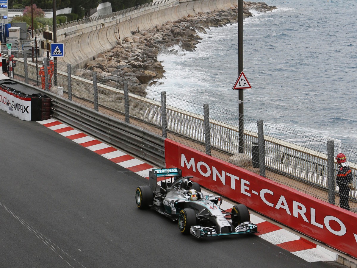 Lewis Hamilton na tréningu pred Veľkou cenou Monaka