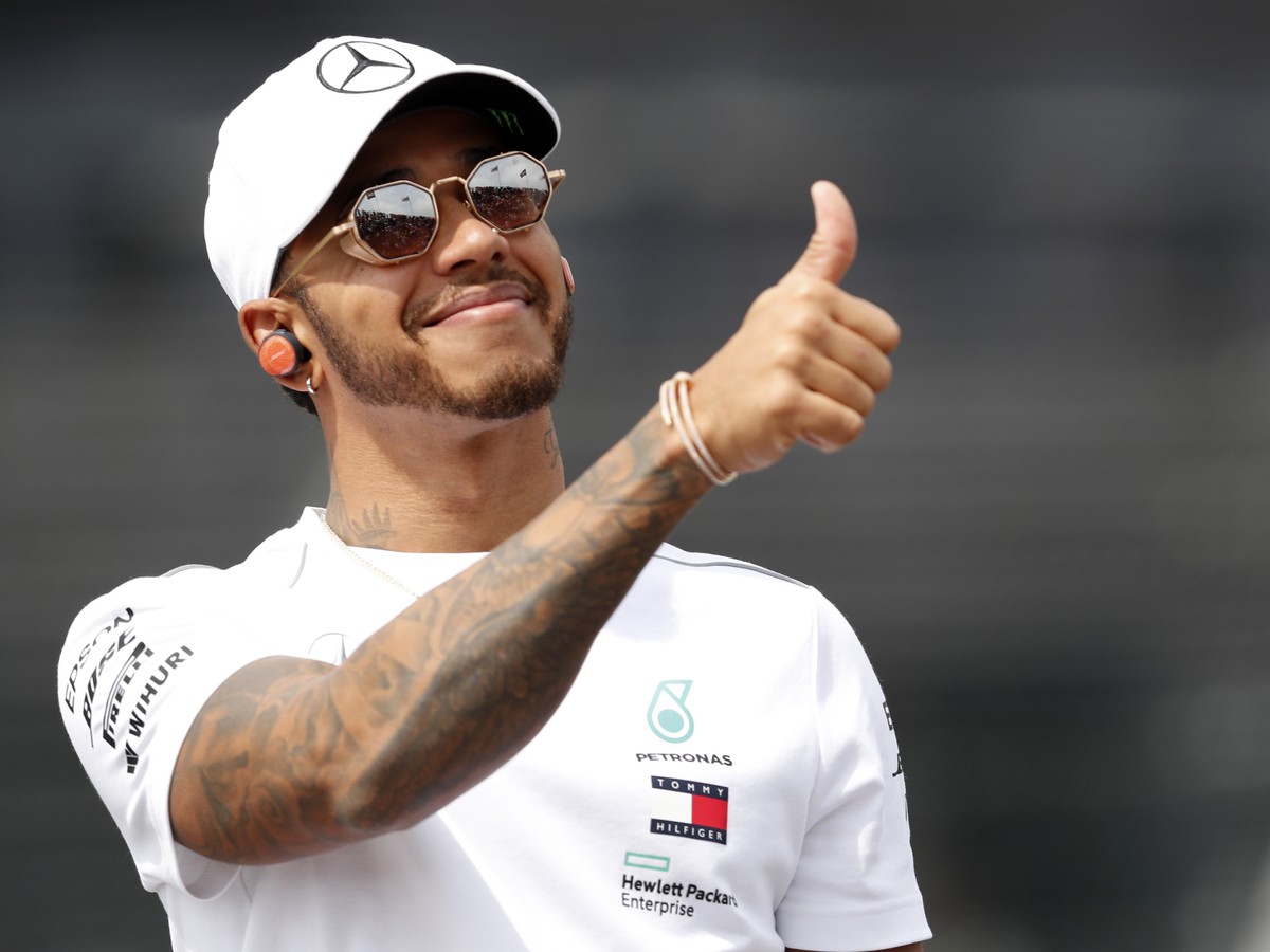 Lewis Hamilton oslavuje piaty majstrovský titul 