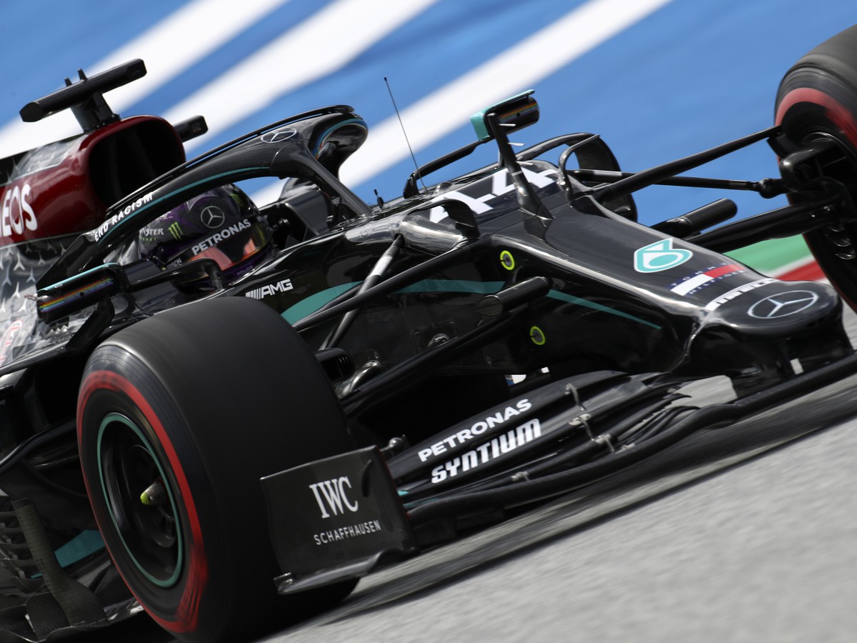 Britský pilot formuly 1 a obhajca titulu Lewis Hamilton na Mercedese