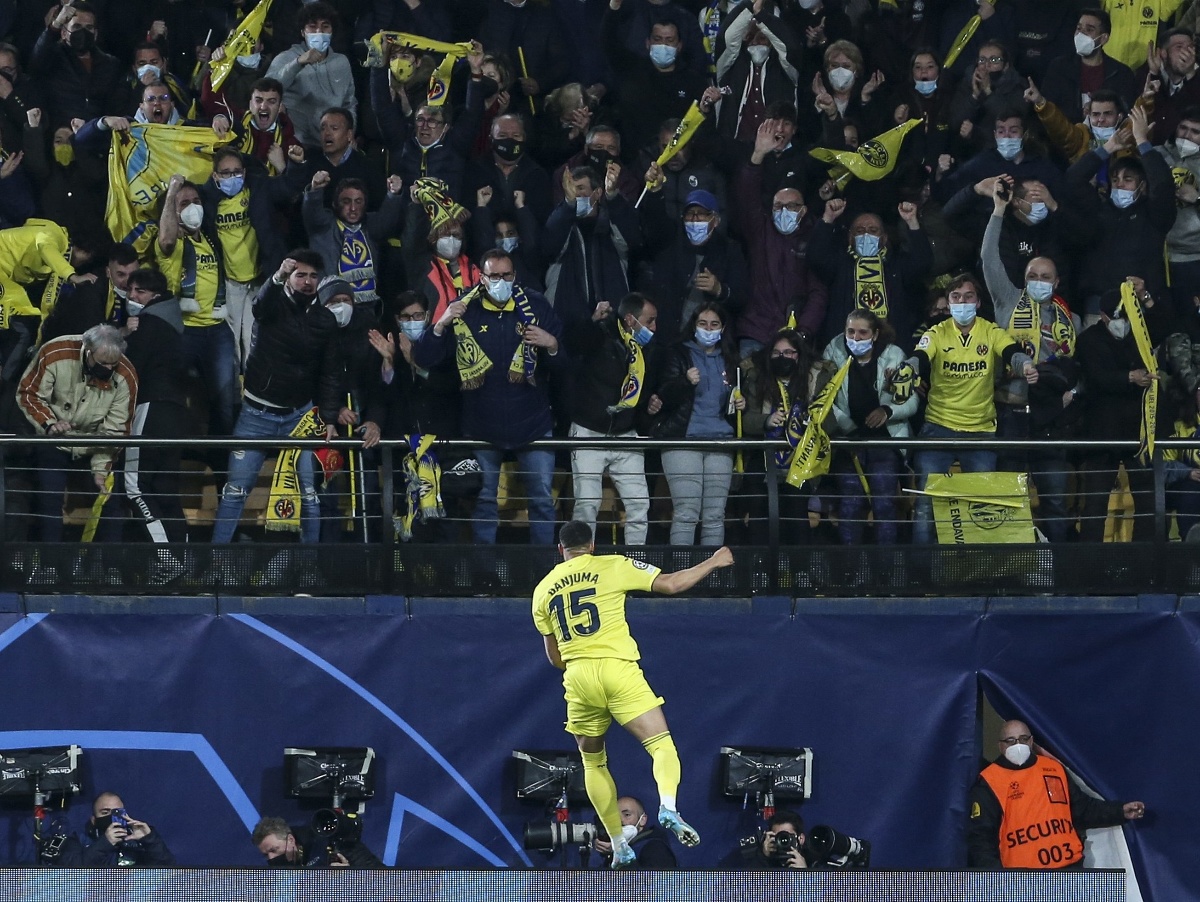 Arnaut Danjuma oslavuje s fanúšikmi úvodný gól Villarrealu