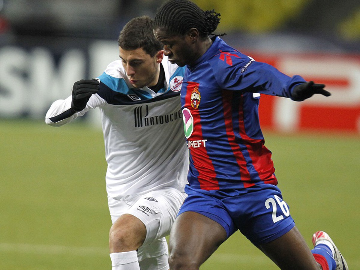 Eden Hazard v súboji so Sekou Olisehom