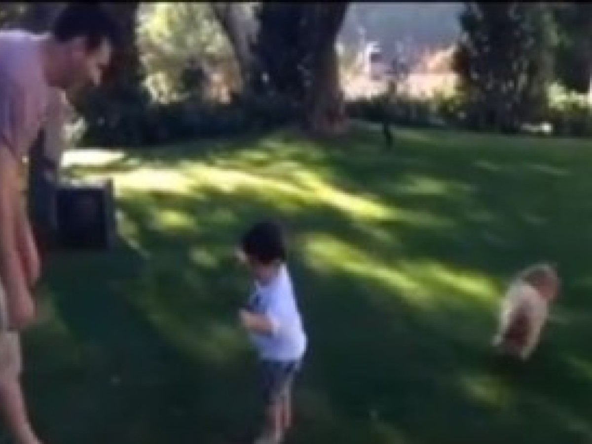 Lionel Messi sleduje prvé kroky svojho syna Thiaga