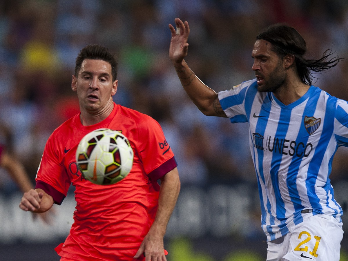 Lionel Messi v súboji s Málagou