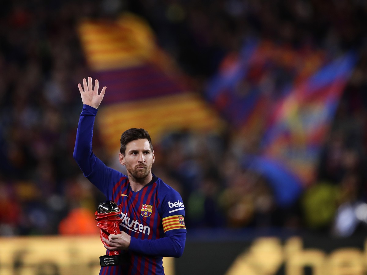 Lionel Messi s trofejou pre najlepšieho hráča La Ligy