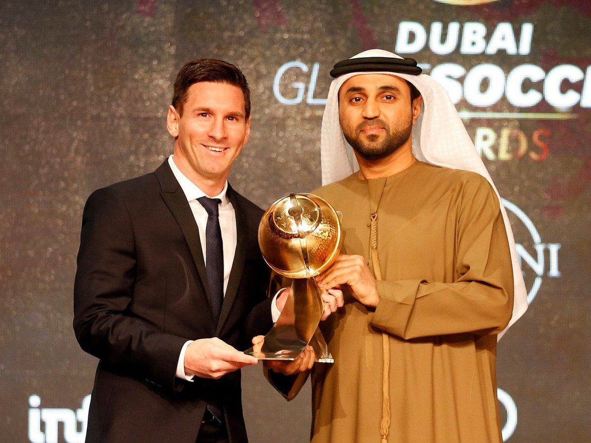 Lionel Messi si preberá ocenenie Globe Soccer Award pre najlepšieho hráča