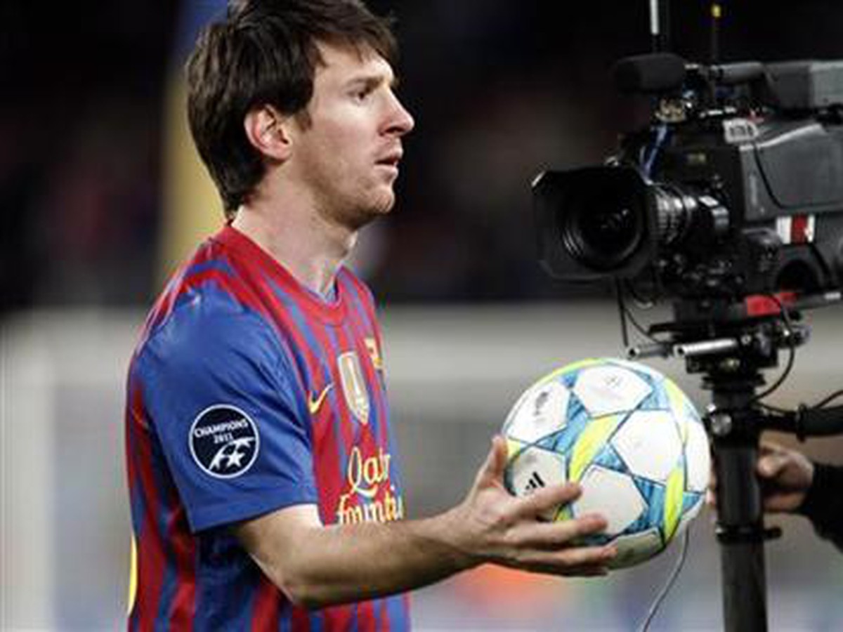 Lionel Messi si na pamiatku vzal loptu