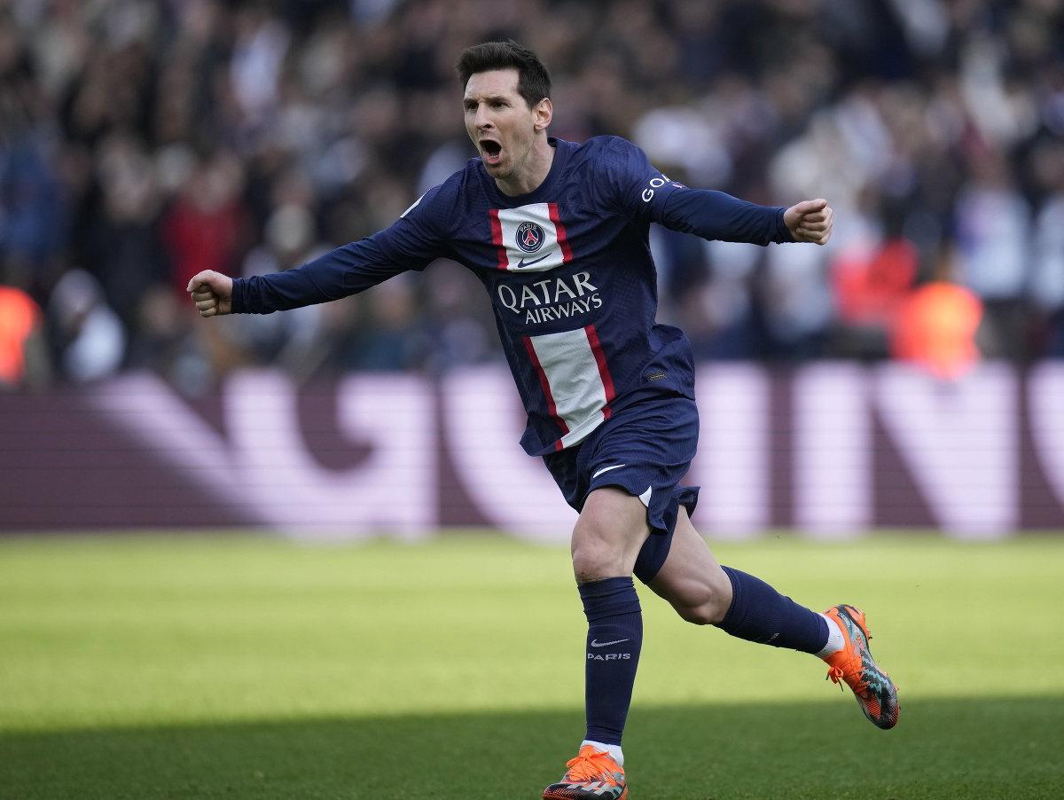 Futbalista Lionel Messi z PSG sa teší z gólu