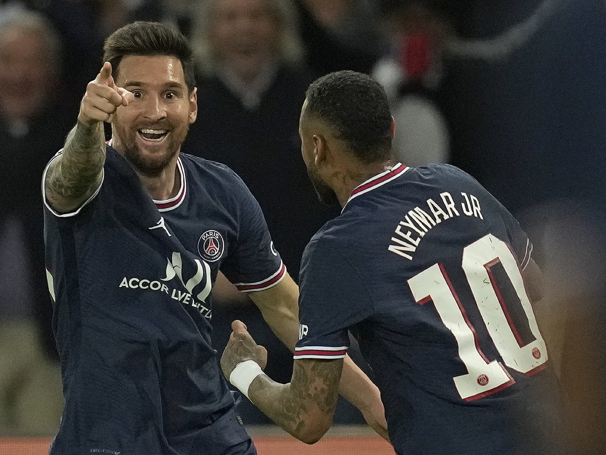 Lionel Messi oslavuje svoj prvý gól v drese Paríža Saint Germain