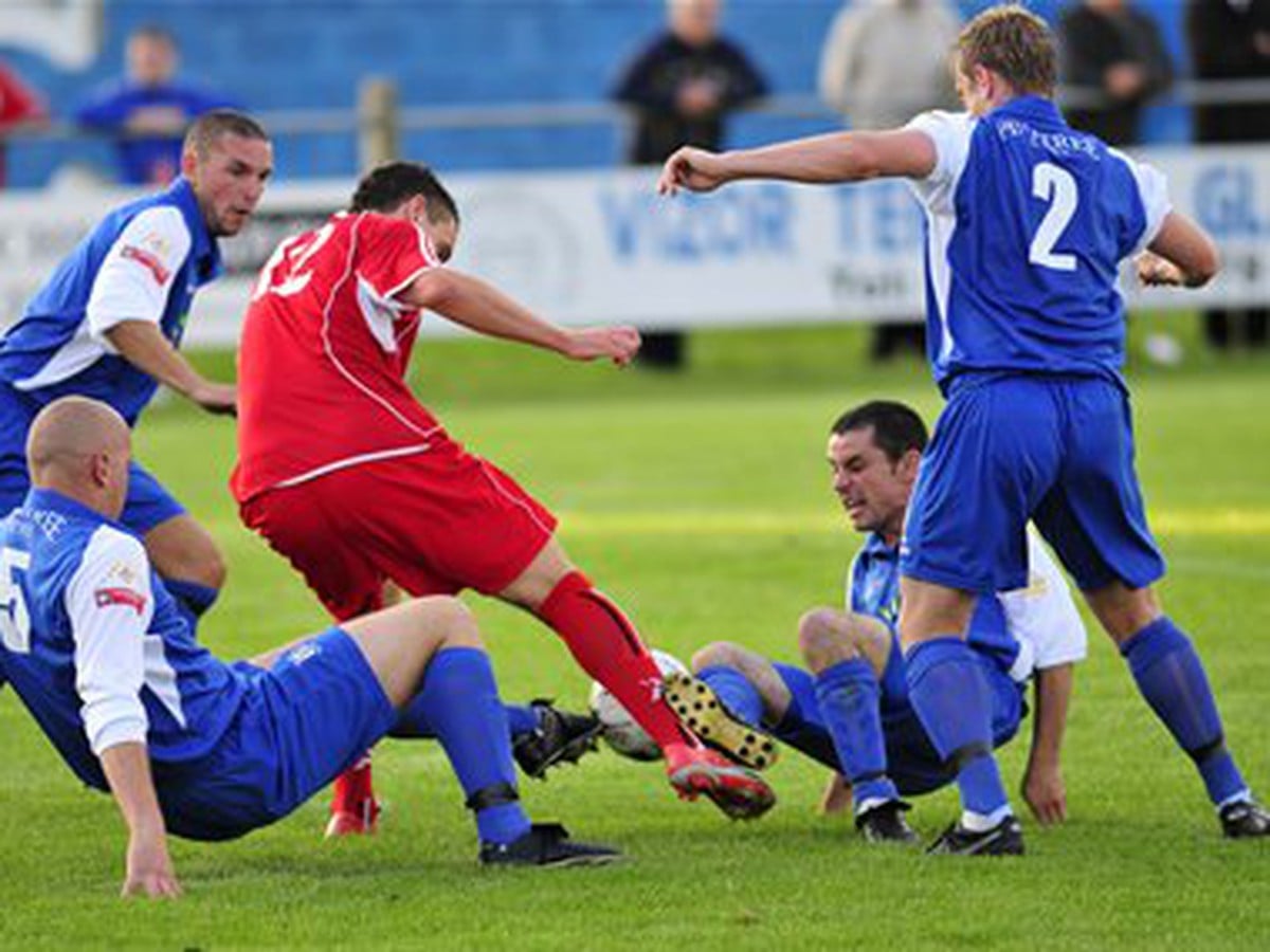 Llanelli v domácom vystúpení proti Port Talbot (23.9.)