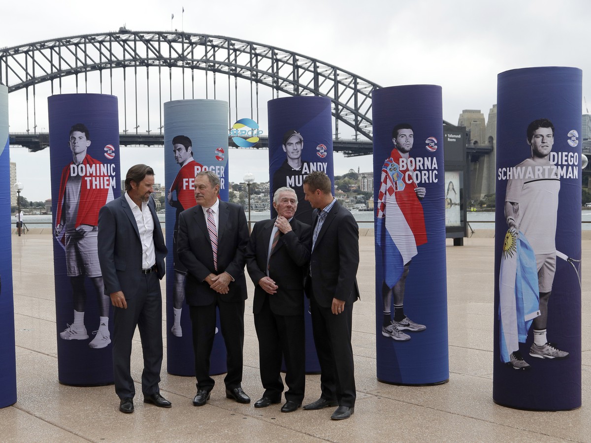 Bývalé austrálske tenisové jednotky - zľava Pat Rafter, John Newcombe, Ken Rosewall a Lleyton Hewitt