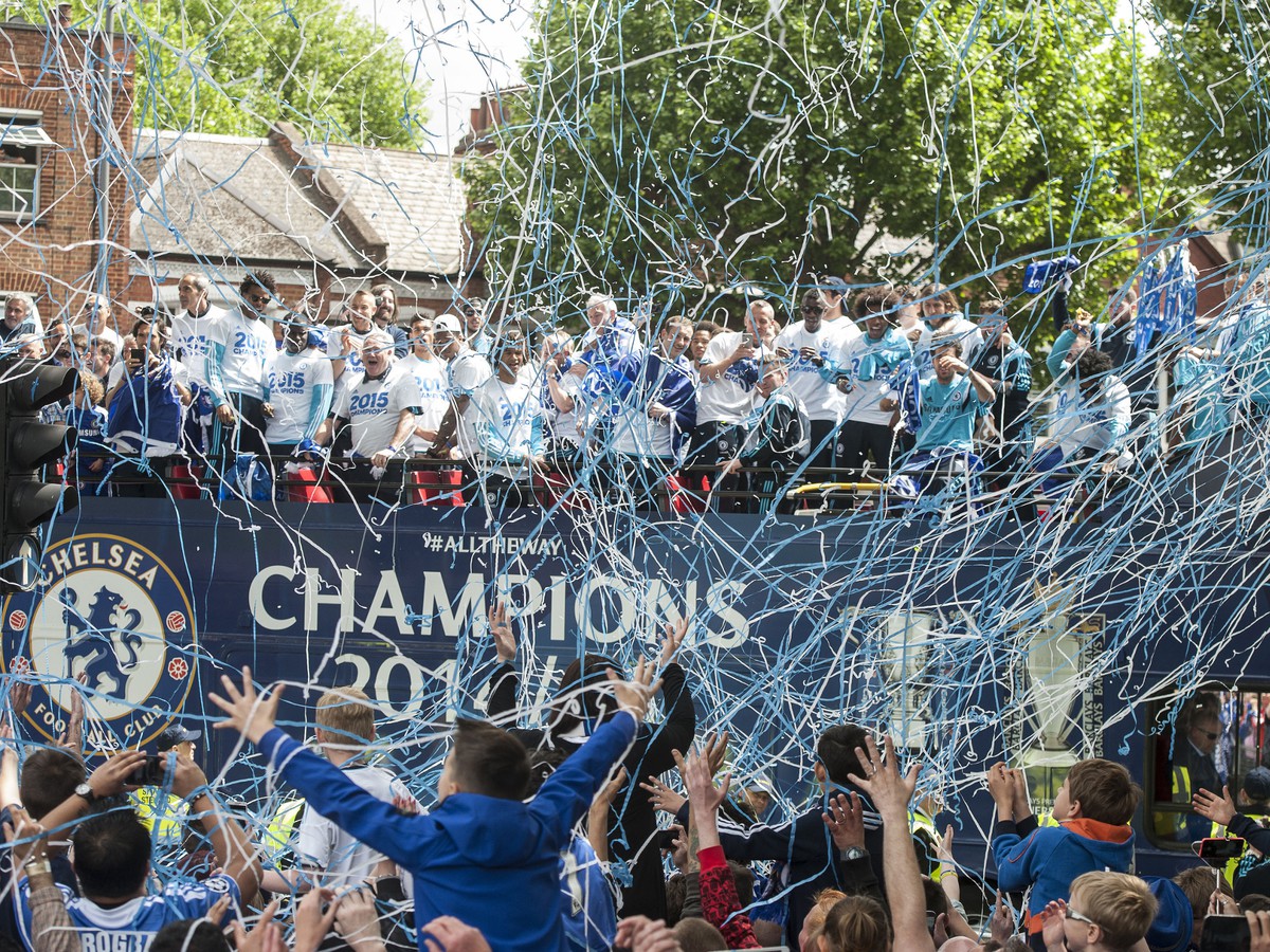 Futbalisti londýnskej Chelsea oslávili zisk ligového titulu s tisíckami fanúšikov