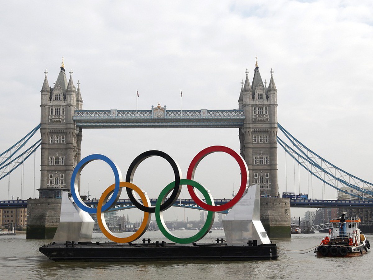 Olympijský symbol už je na rieke Temža