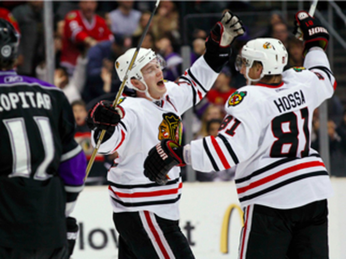Toews a Hossa sa tešia z Hossovho gólu