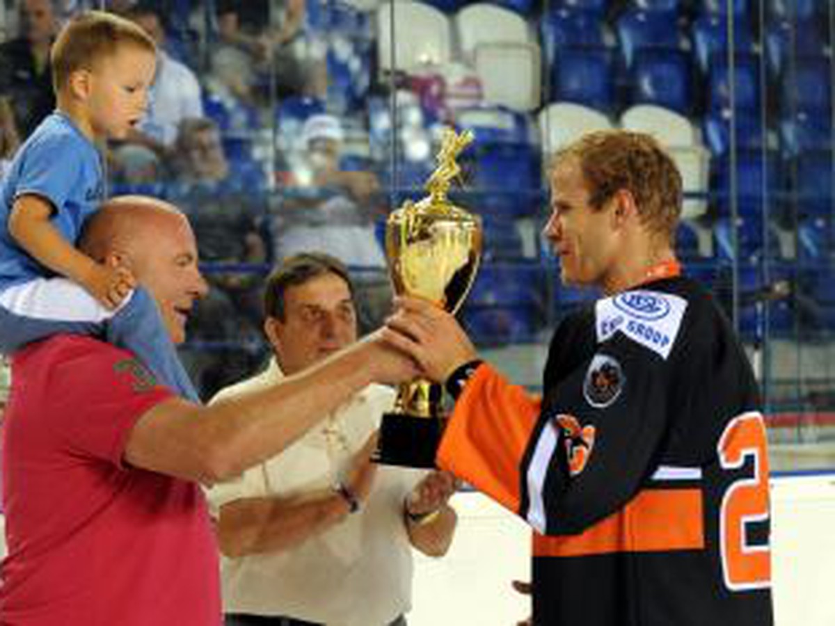 Ľuboš Bartečko s trofejou za 3. miesto