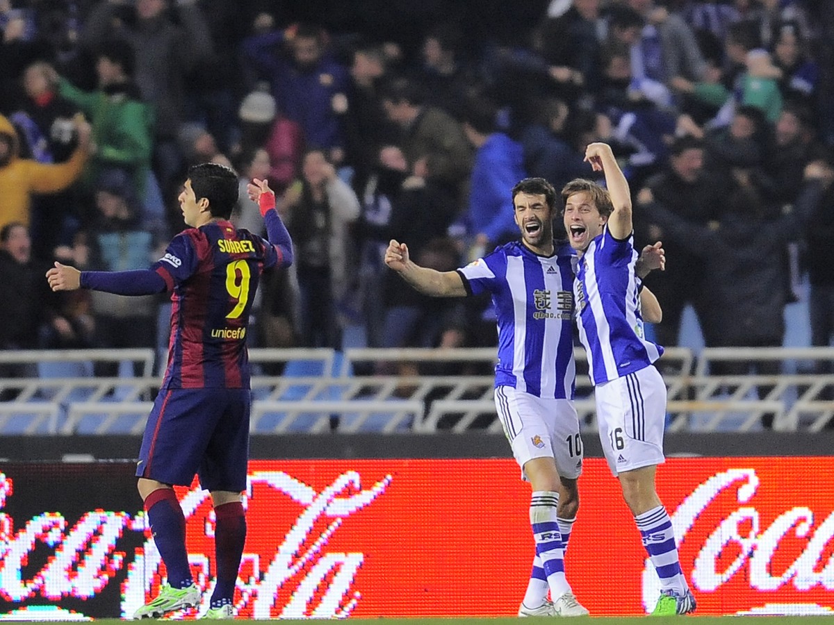 Xabier Prieto a Sergio Canales oslavujú víťazný gól San Sebastiánu