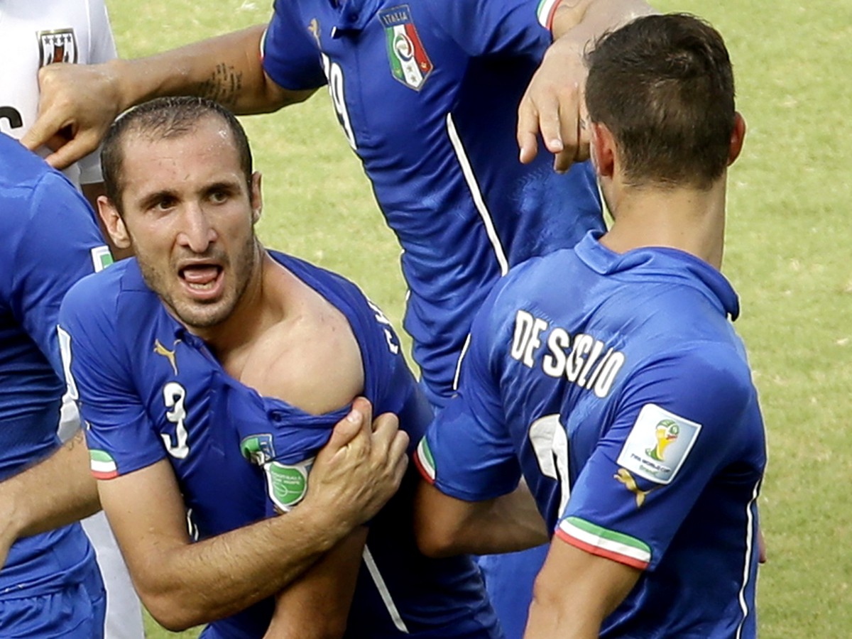 Suárez pohrýzol talianskeho obrancu Chielliniho