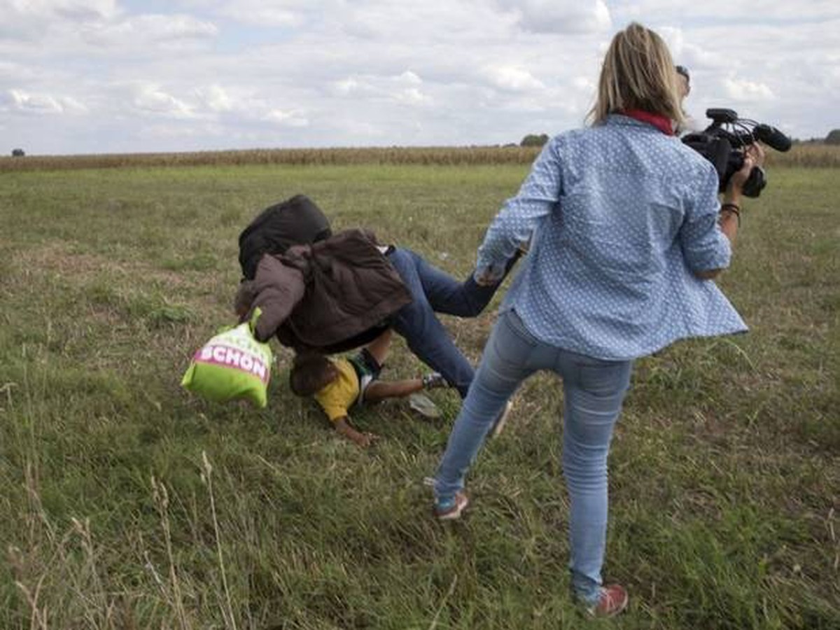 Maďarská kameramanka podkopla sýrskeho utečenca aj s malým dieťaťom na rukách