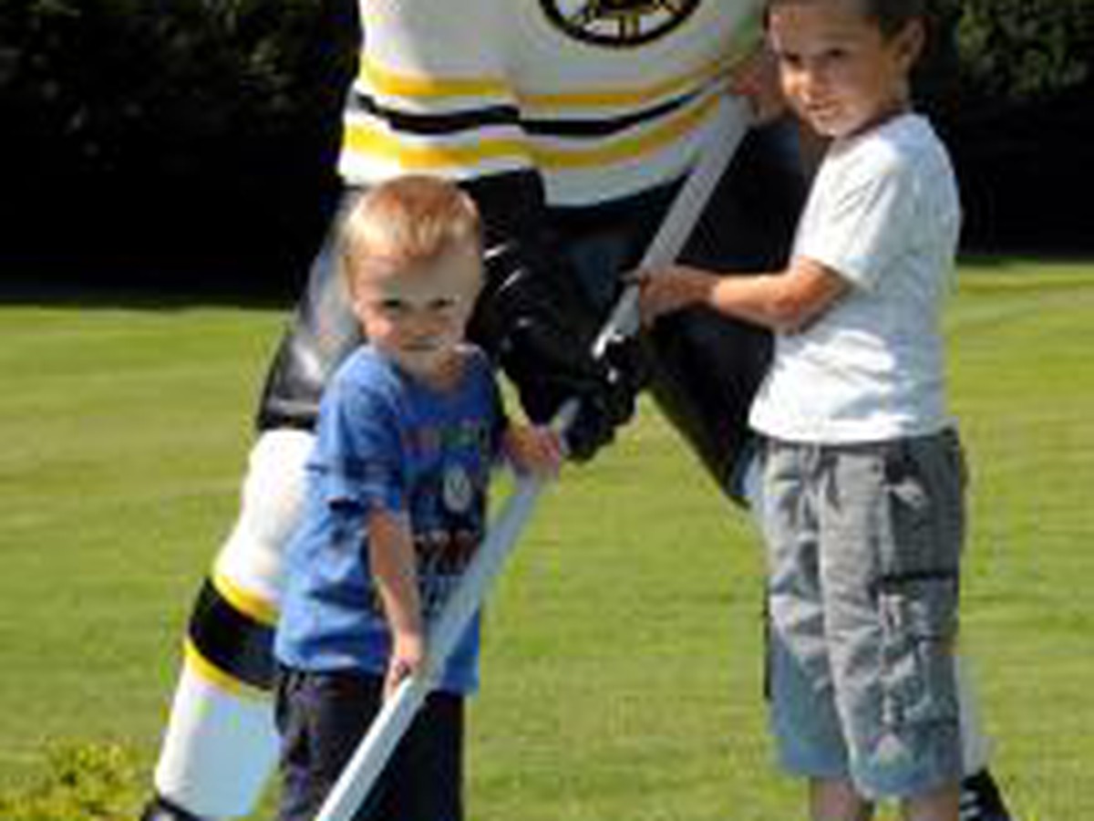 Maketa hokejistu  Bostonu Bruins Zdena Cháru