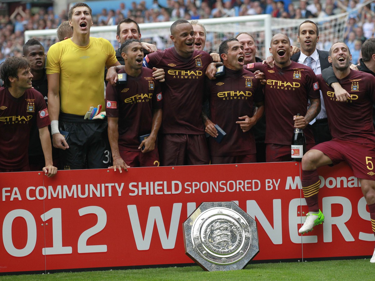 Hráči City s trofejou Community shield