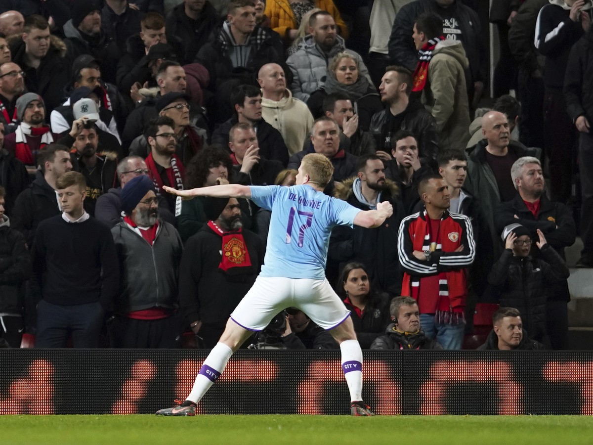 Hráč Manchesteru City Kevin De Bruyne oslavuje gól