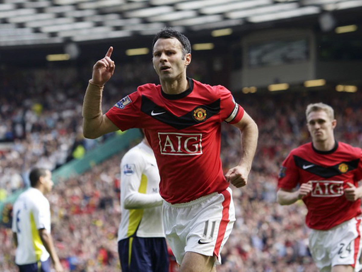 Ryan Giggs sa teší z premeného pokutového kopu