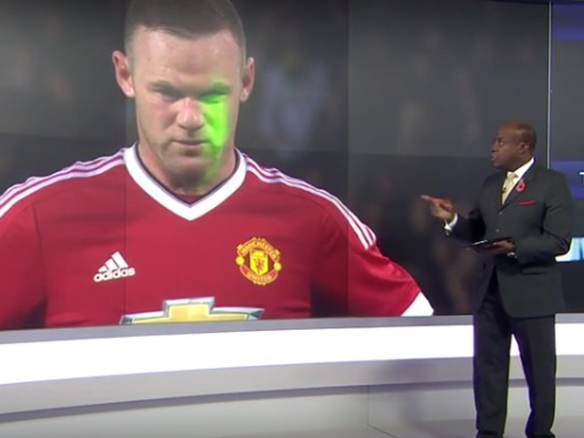 Wayne Rooney bol počas pokutového kopu oslepený laserom