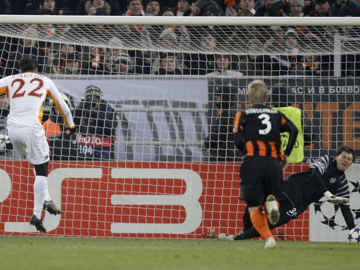 Marco Borriello zahráva pokutový kop