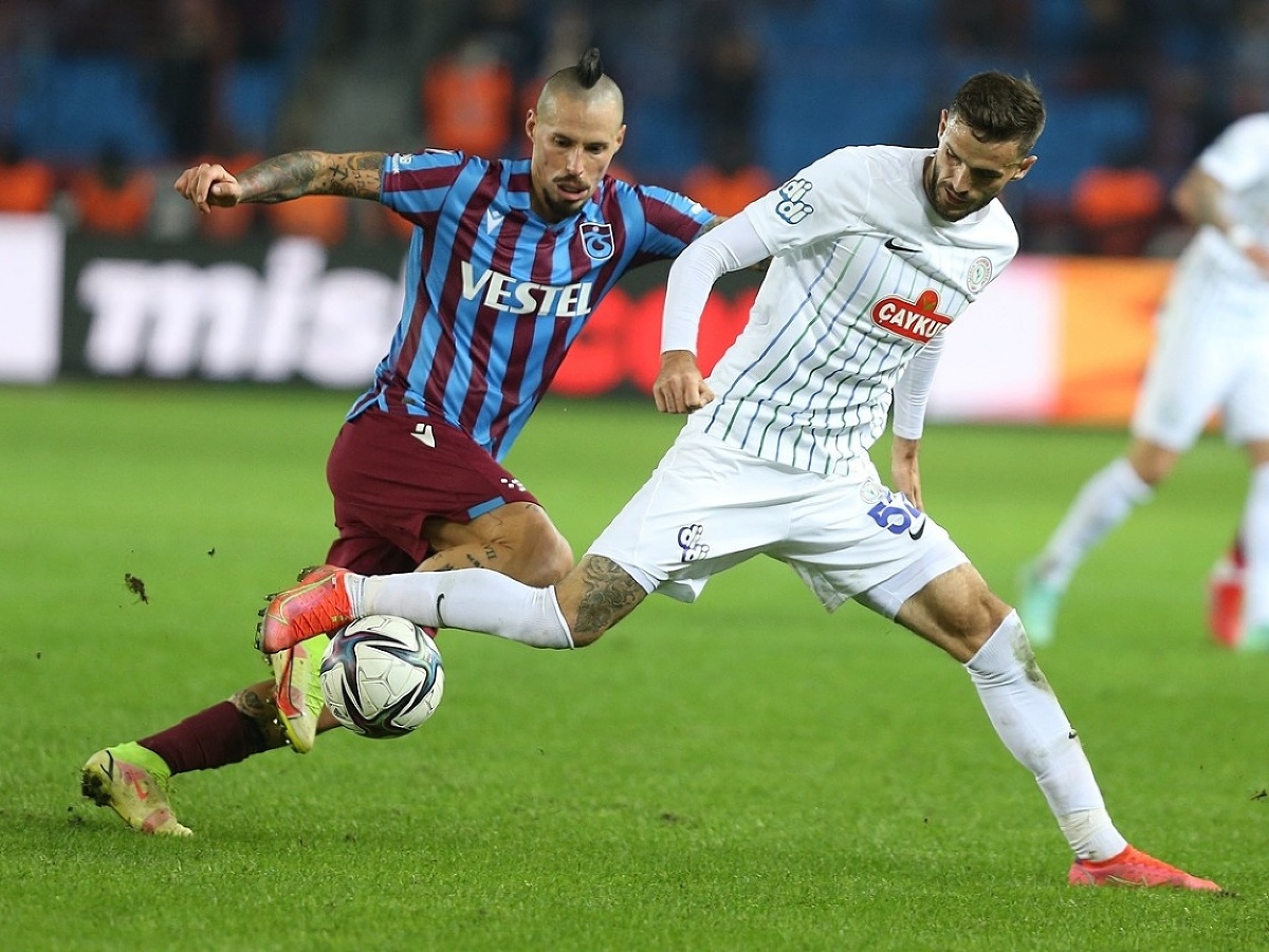 Marek Hamšík a Erik Sabo počas súboja Trabzonsporu s Çaykur Rizespor