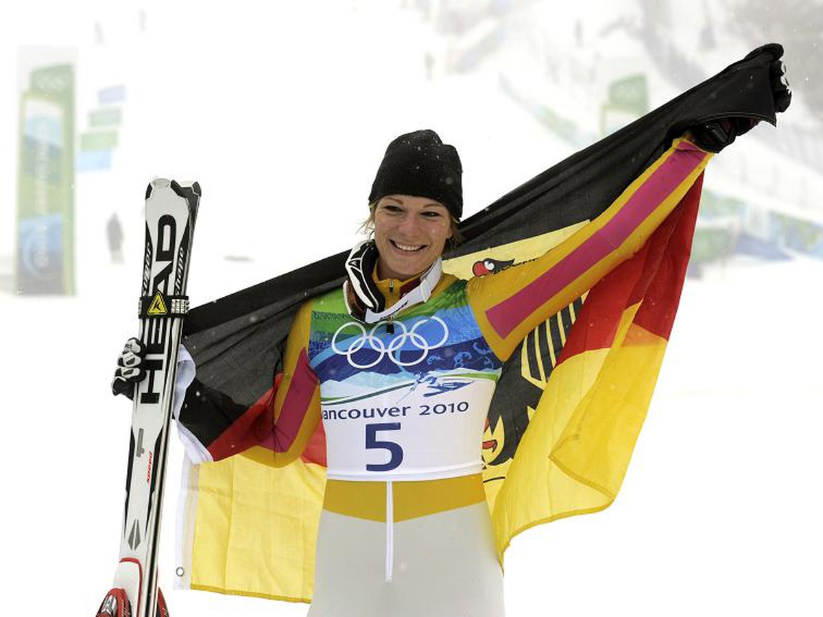 Maria Rieschová s nemeckou zástavou