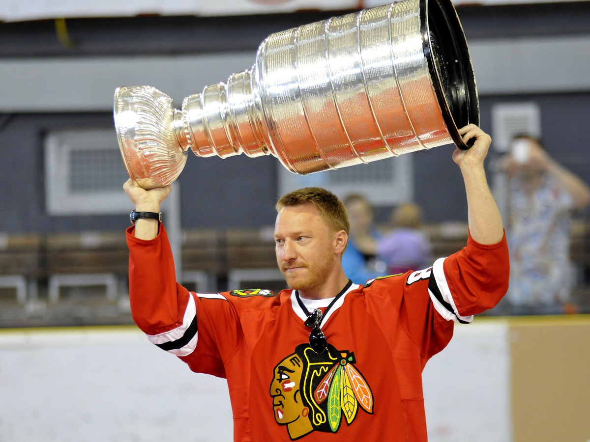Marián Hossa s trofejou Stanley Cup