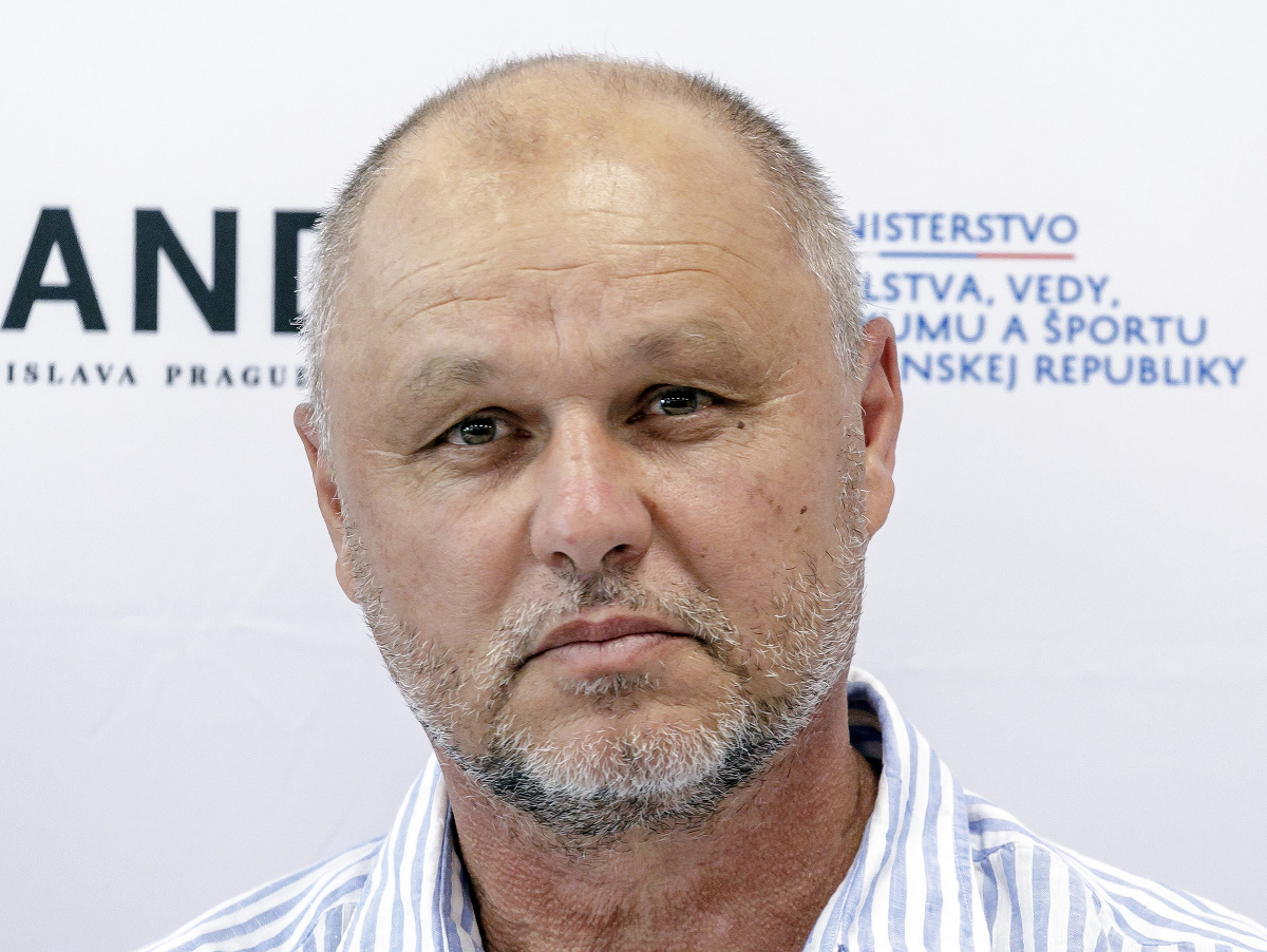 Na snímke tréner Marián Vajda, ktorý sa stal hlavným trénerom slovenského tenistu Alexa Molčana počas tlačovej konferencie v Bratislave v utorok 3. mája 2022. 