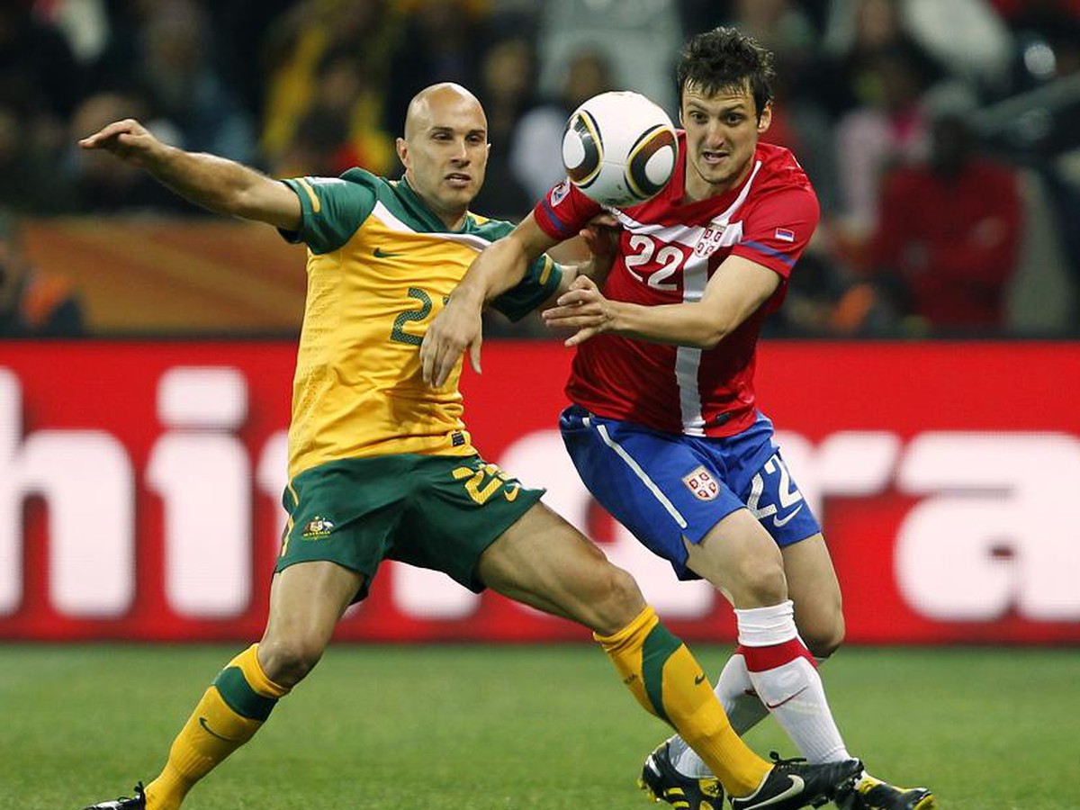 Bresciano v súboji s Kuzmanovičom