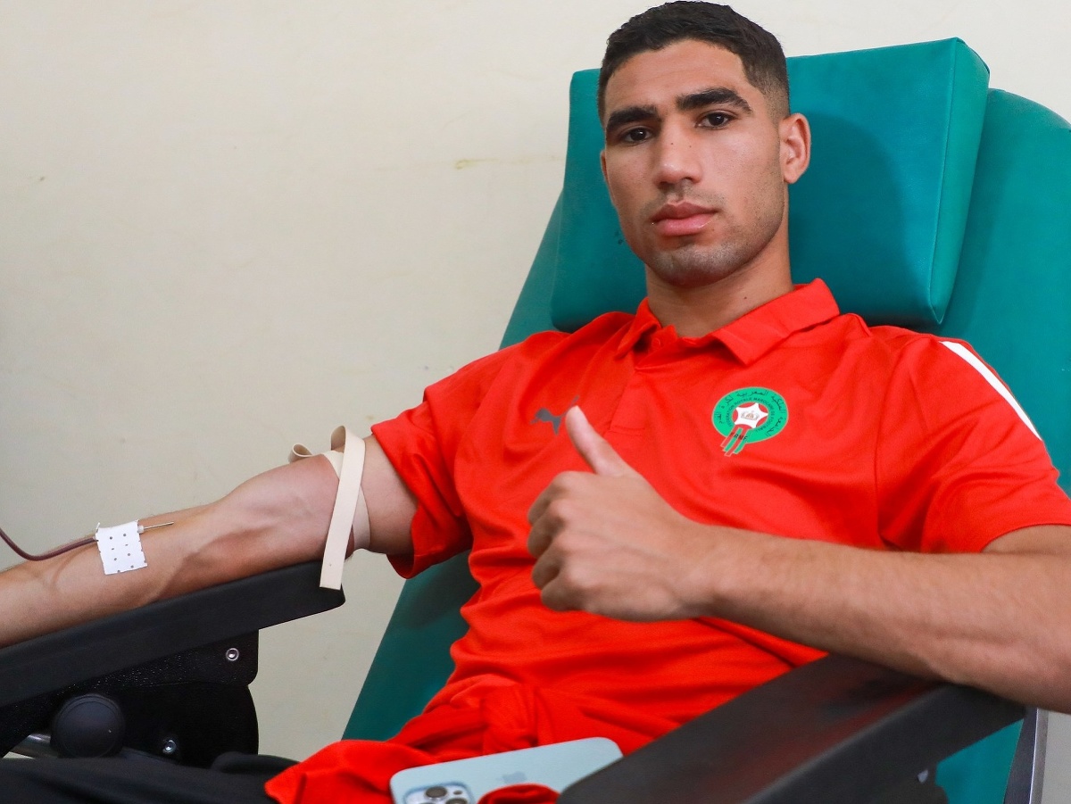 Hviezda PSG Achraf Hakimi daruje krv na pomoc zraneným v Maroku