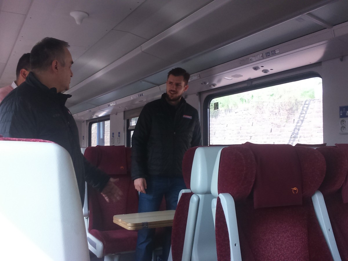 Martin Bakoš si bol obzrieť vlak, v ktorom sa povezie celá slovenská reprezentácia