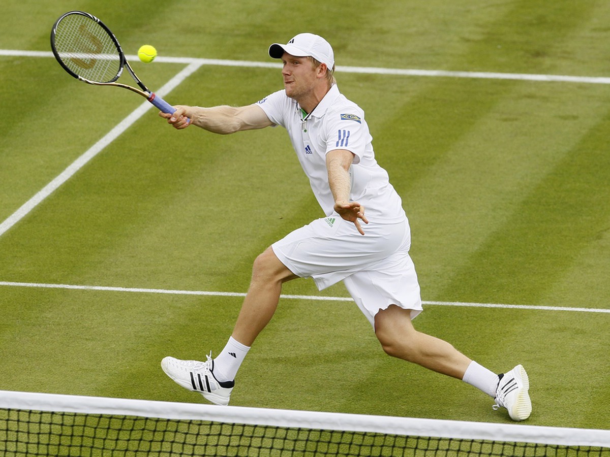 Matthias Bachinger na tohtoročnom Wimbledone v súboji s Gaelom Monfilsom (20.6.)